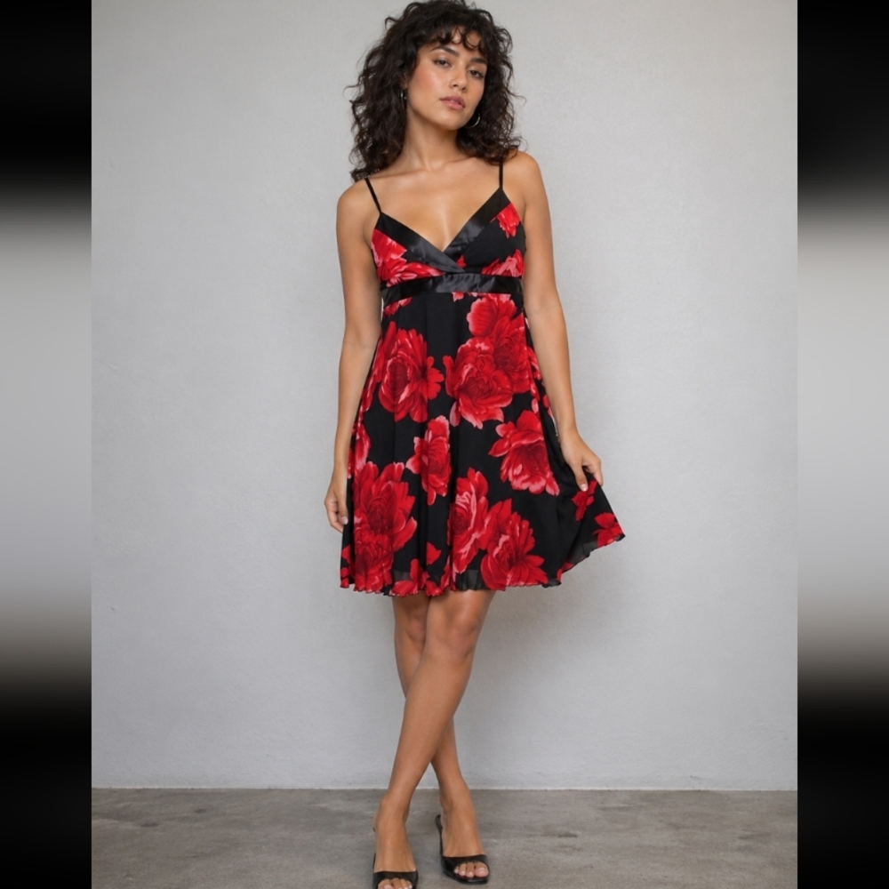 SPEACHLESS Floral Layered V Neck Strap Dress M